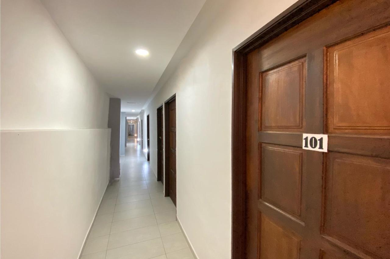 Spot On 90283 Twenty Seven Muntri Hotel Tanjung Bungah  Exterior foto